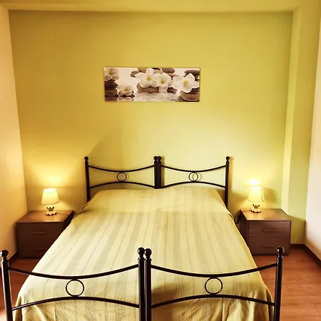 فندق مبيت وإفطار Il Terrazzo Di Archimede 2*